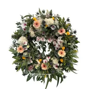 La corona es uno de los arreglos florales funerarios más famosos